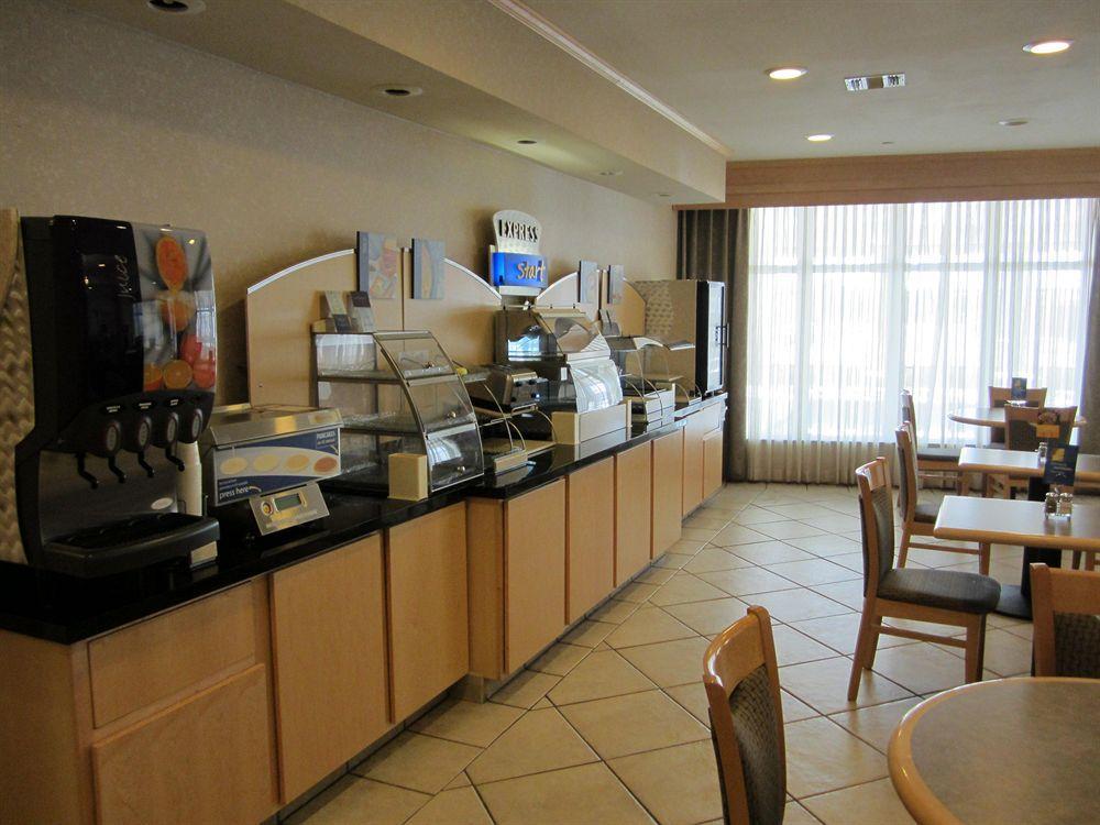 西阿玛里洛智选假日酒店及套房 阿馬里洛 餐厅 照片